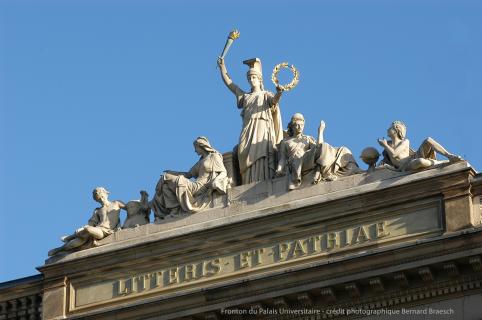 Fronton du Palais Universitaire - crédit photographique Bernard Braesch